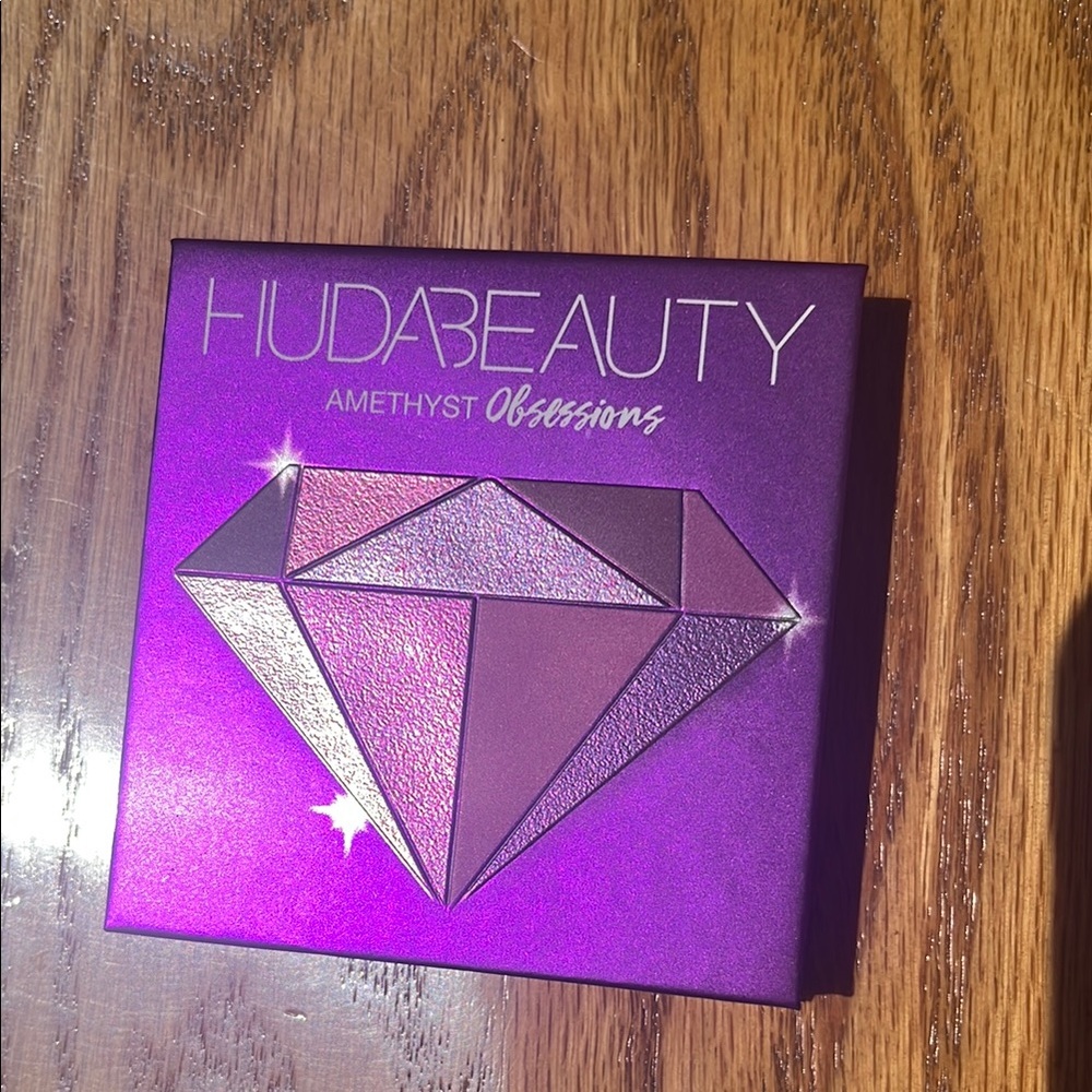 HUDA BEAUTY Amethyst Obsessions Eyeshadow Palette